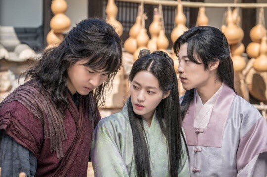 Phim Hàn tháng 10/2019: Màn đối đầu giữa của Lee Dong Gun và Jang Nara, &quot;em gái mưa&quot;  Moon Geun Young tái xuất sau 4 năm - Ảnh 6.