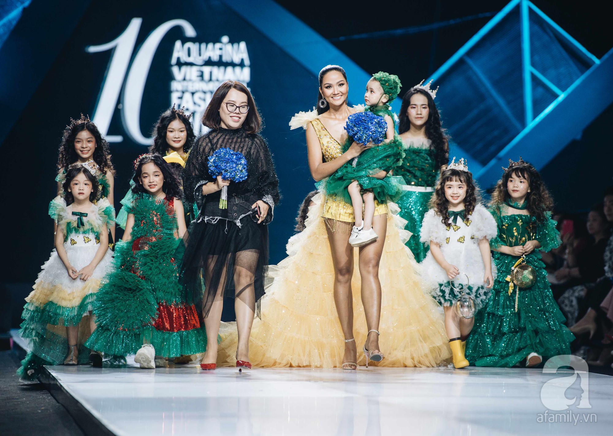 Hành trình vươn tới ước mơ từ em bé vô gia cư đến tỏa sáng trên sàn catwalk chứng minh: Cổ tích đời thực là có thật! - Ảnh 8. Hành trình vươn tới ước mơ từ em bé vô gia cư đến tỏa sáng trên sàn catwalk chứng minh: Cổ tích đời thực là có thật! - Ảnh 8.