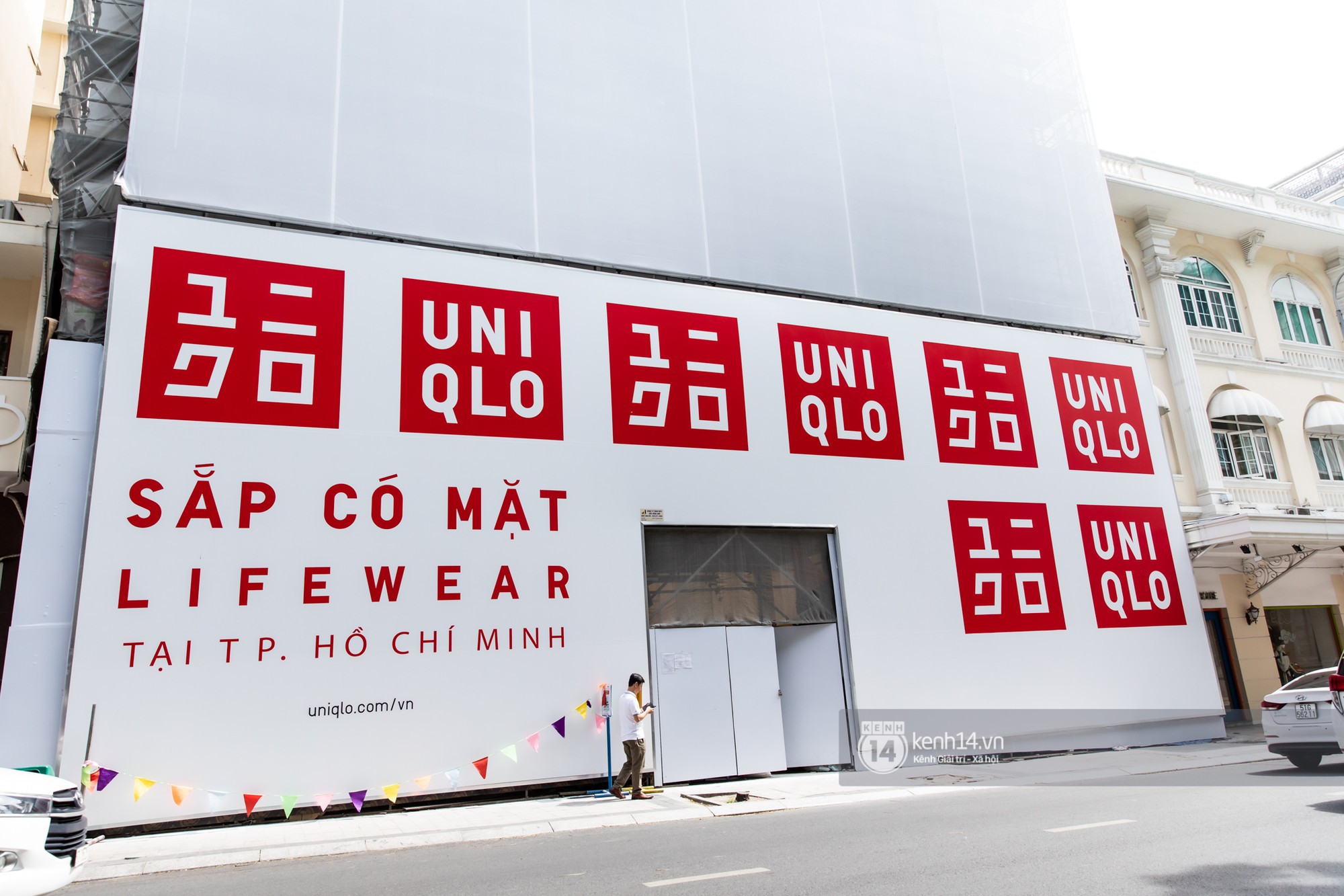 Uniqlo đánh dấu 3 năm gia nhập Việt Nam Ra mắt BST nghệ thuật lớn nhất từ  trước đến nay đưa thương hiệu Việt như Marou Pizza 4Ps Ka lên áo  phông