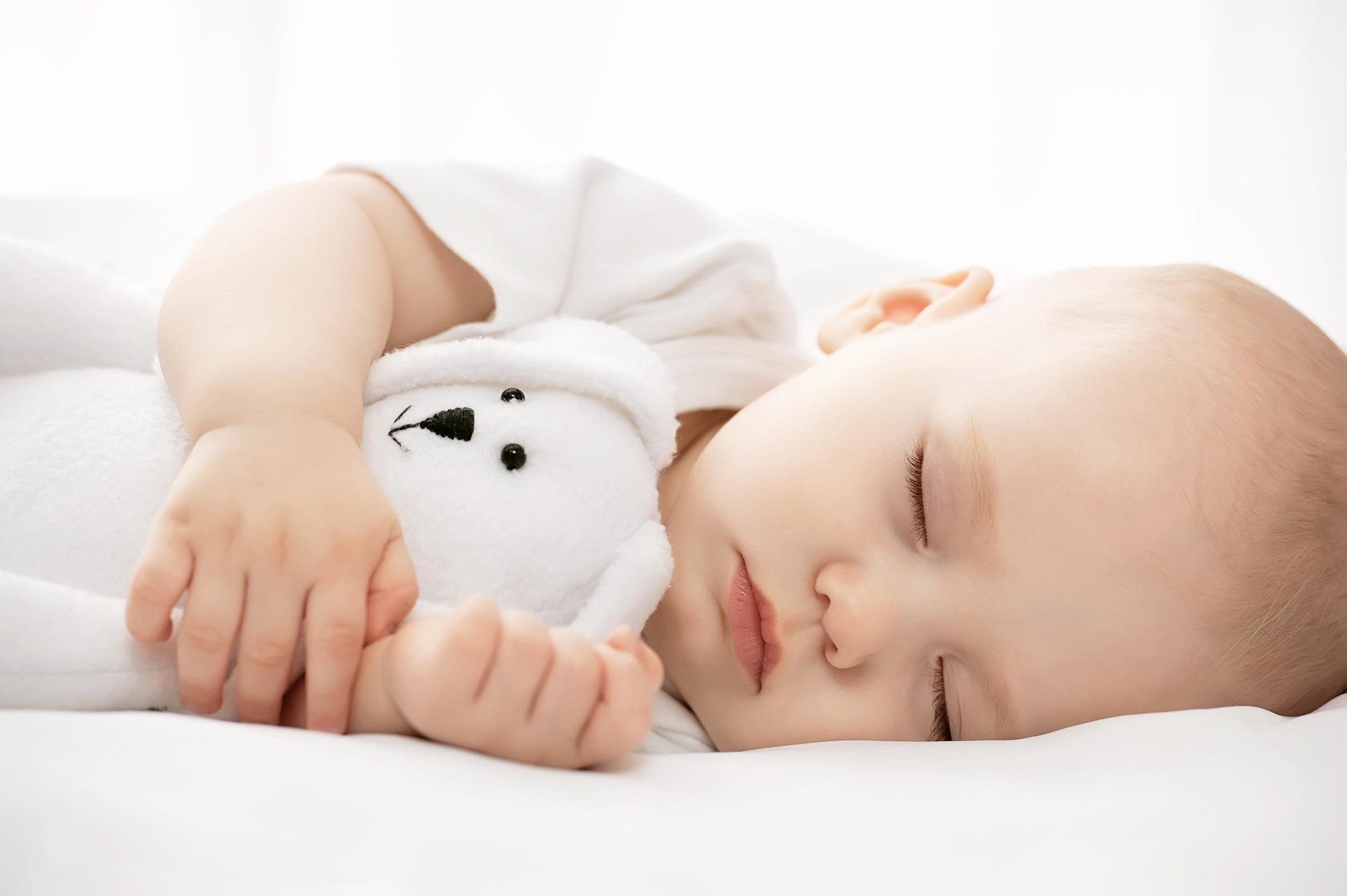Trẻ ngủ sai tư thế: Mẹ sai lầm, con gánh hậu quả - Ảnh 3.