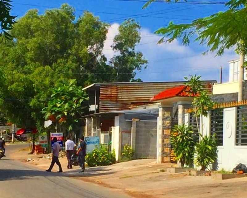 Du khách Nga chết trong phòng trọ ở Phan Thiết có vết đâm ở cổ - Ảnh 1.