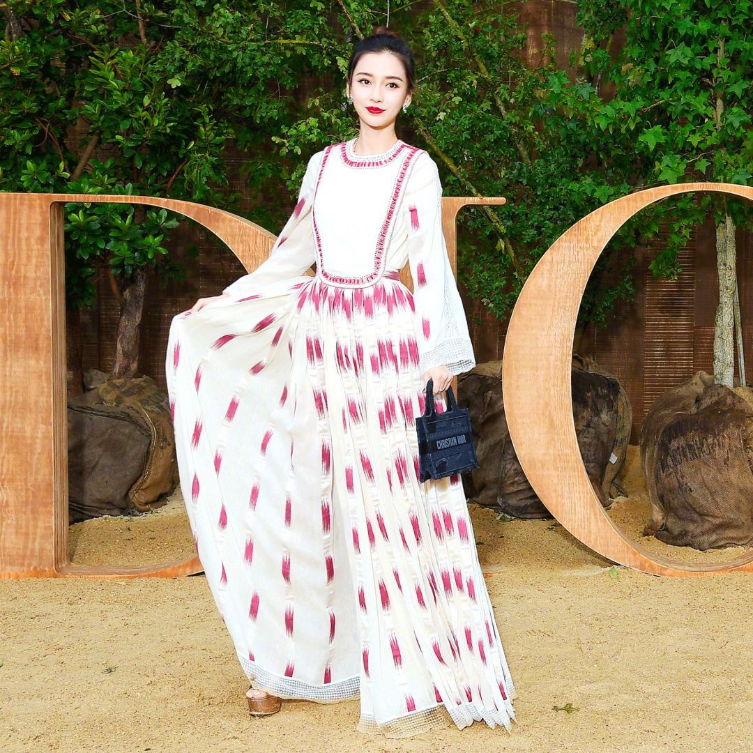Blogger nổi tiếng ác miệng chê cả dàn sao Cbiz dự fashion week: ví Angela Baby là cô gái vắt sữa bò, gọi Dương Siêu Việt là nữ quỷ - Ảnh 2.