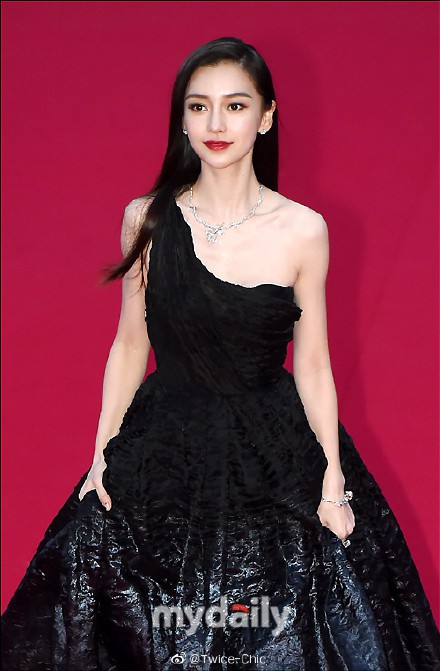 Giới truyền thông Hàn Quốc trầm trồ trước nhan sắc đẹp không tì vết của Angelababy, dù là qua những hình chưa chỉnh sửa - Ảnh 5.