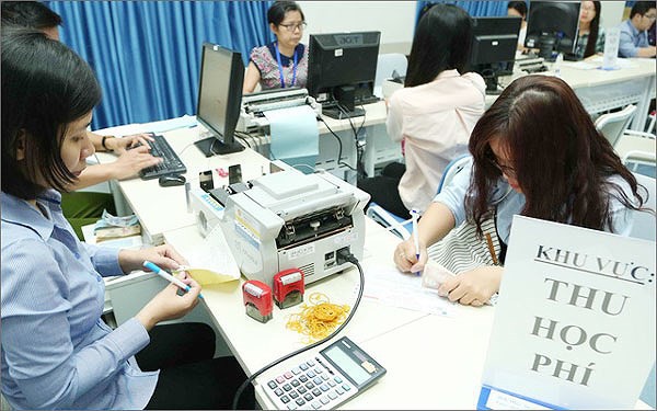 Vừa ban hành không lâu, sở GD&ĐT Hà Nội đã thông báo tạm dừng kế hoạch thu học phí không dùng tiền mặt - Ảnh 1.