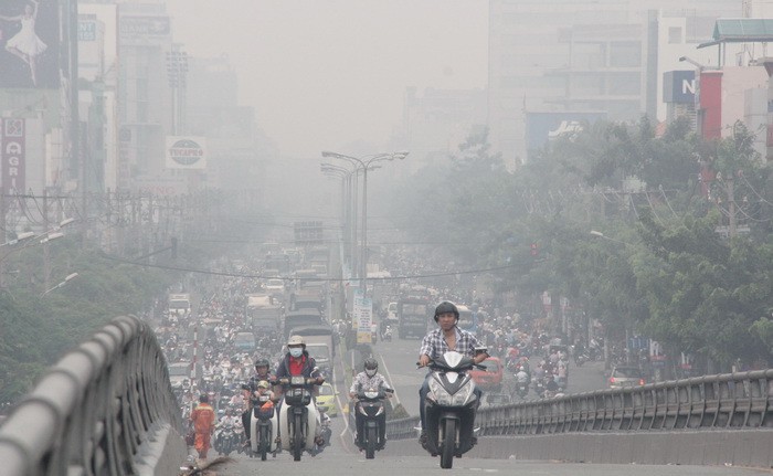 Ô nhiễm không khí vượt mức báo động: bảo vệ sức khỏe với điều hòa lọc không khí - Ảnh 1.