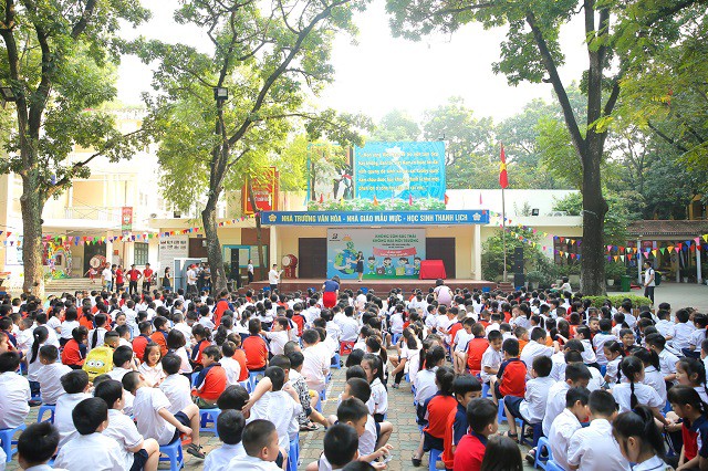 Hơn 9.000 học sinh Hà Nội bắt đầu thói quen phân loại rác tại nguồn - Ảnh 2.