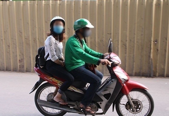 Góc cảnh giác: Bé gái đi học bằng ôm bị tài xế ép xem phim khiêu dâm, may mắn tự cứu được mình bằng hành động can đảm - Ảnh 2. Góc cảnh giác: Bé gái đi học bằng ôm bị tài xế ép xem phim khiêu dâm, may mắn tự cứu được mình bằng hành động can đảm - Ảnh 2.