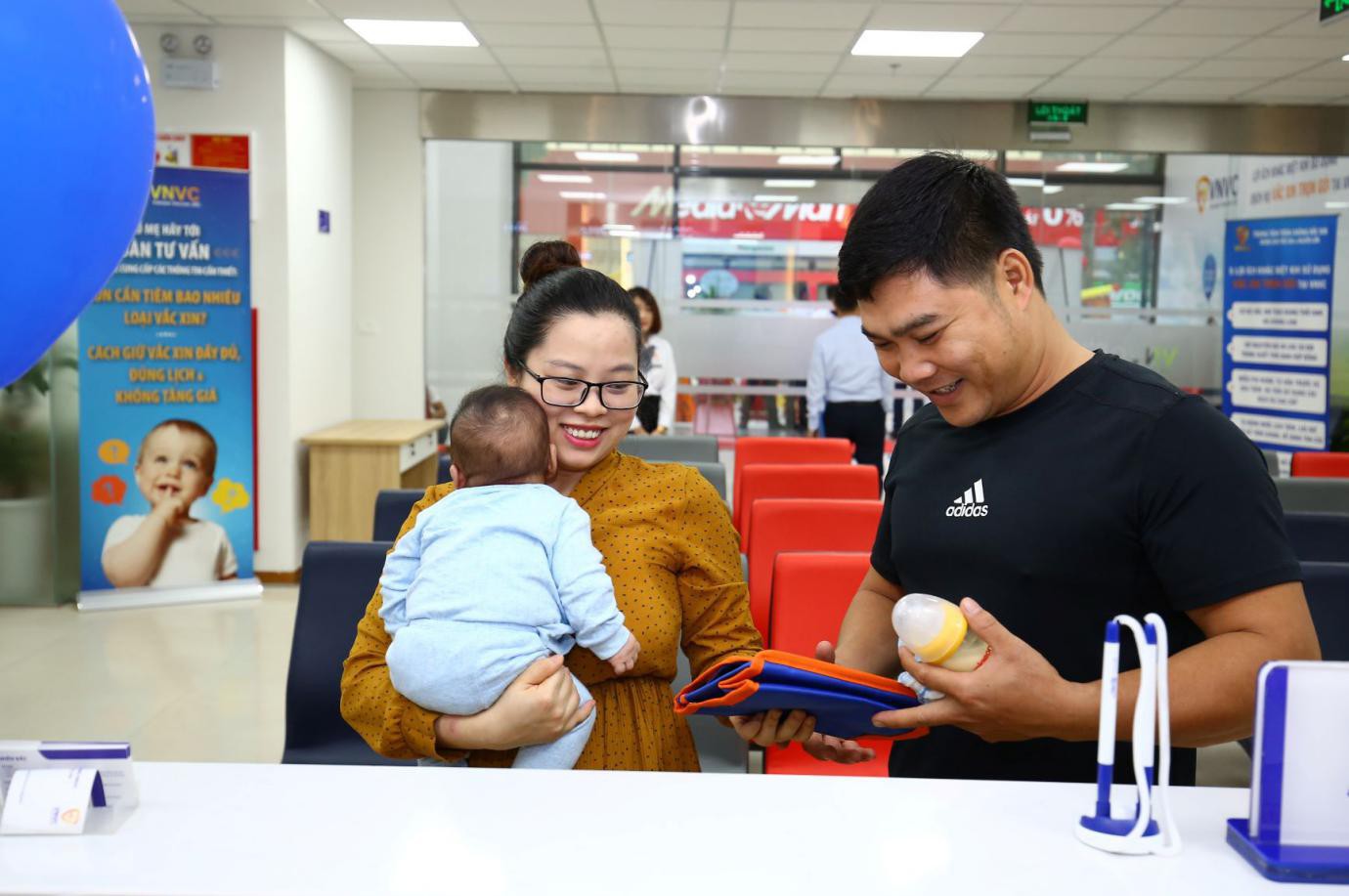 Ấn tượng với trải nghiệm tiêm chủng 5 sao tại VNVC Phú Thọ - Ảnh 1. Ấn tượng với trải nghiệm tiêm chủng 5 sao tại VNVC Phú Thọ - Ảnh 1.