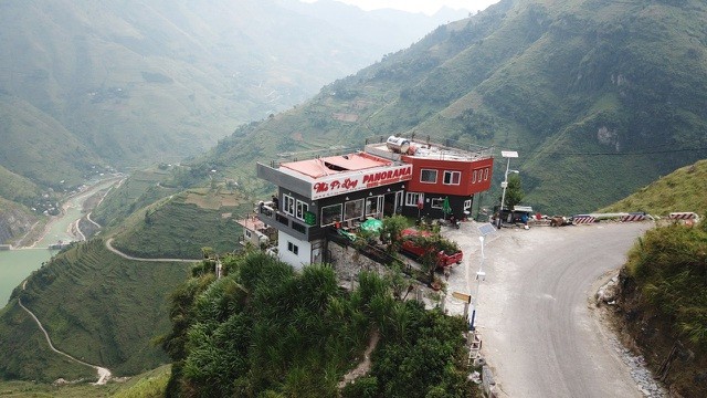 Tổ hợp khách sạn - nhà nghỉ trên đỉnh Mã Pí Lèng: Sở Xây dựng Hà Giang đề xuất tháo dỡ - Ảnh 2.