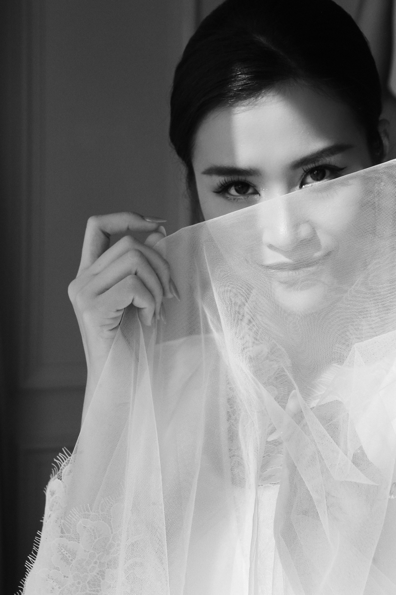 Chiếc khăn veil của Đông Nhi chứa đựng tình cảm suốt 10 năm qua của cặp đôi  