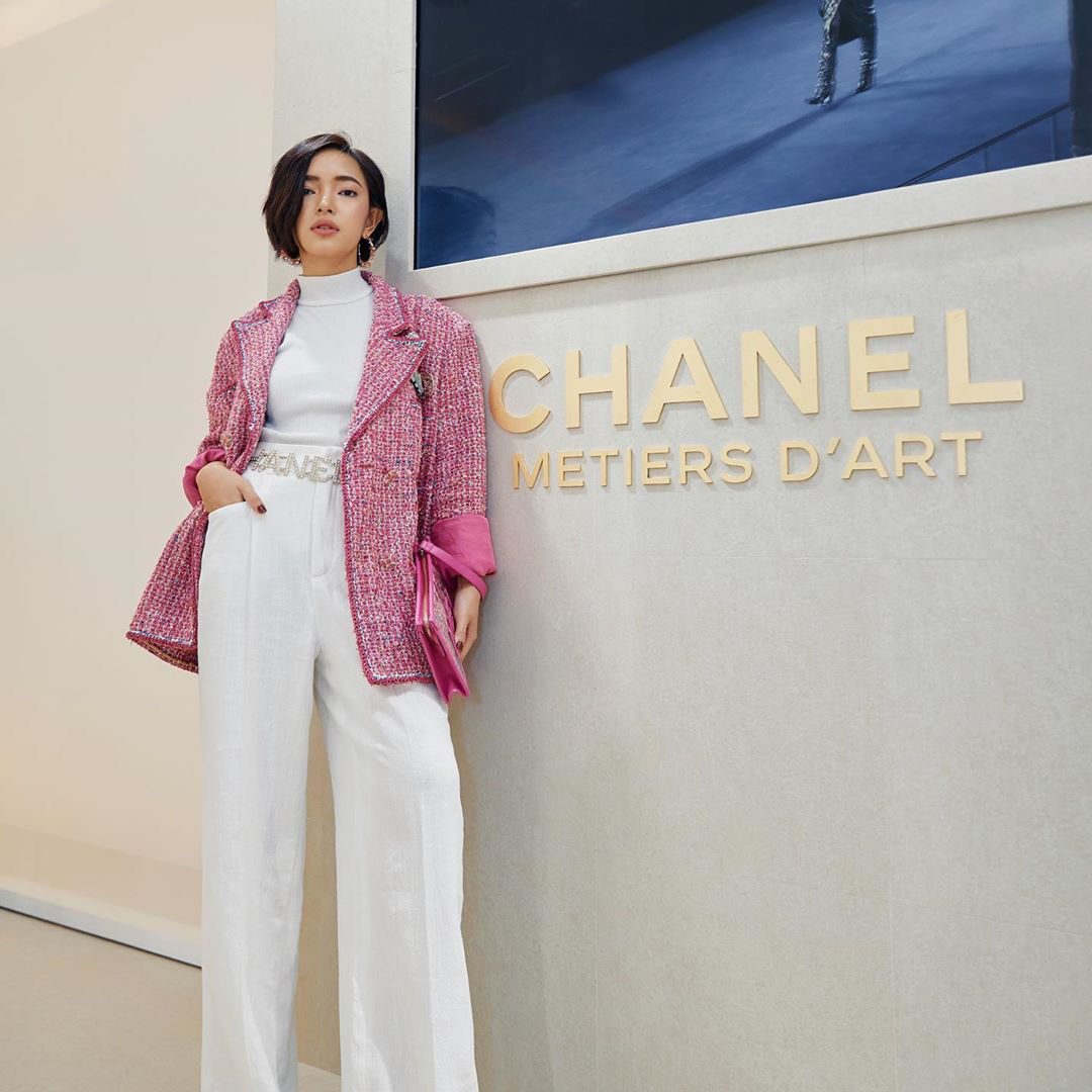 Đụng hàng áo khoác Chanel hơn 150 triệu Châu Bùi sang chảnh lấn át Liu  Wen Victoria Song  Phong cách sao  Việt Giải Trí