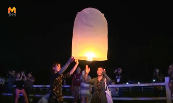 Hậu lễ hội thả đèn trời Thái Lan: Sau một đêm lung linh huyền ảo, người dân khóc mếu nhặt rác mỏi tay, sân bay hốt hoảng, nhà cháy thành tro - Ảnh 3.
