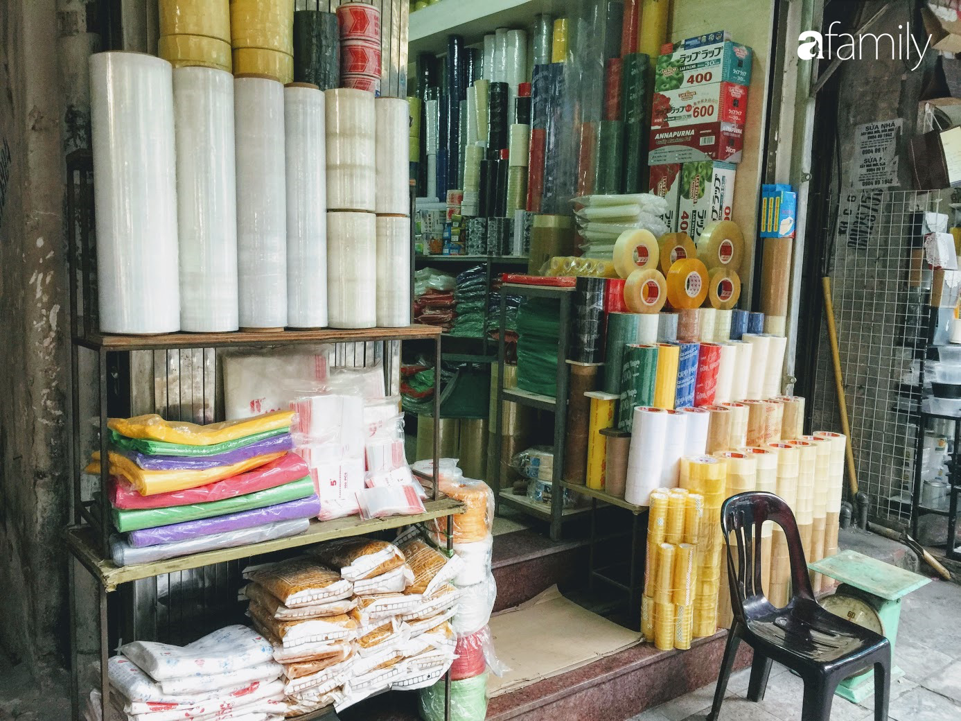 H&agrave;ng Chiếu: Phố cổ hiếm hoi c&ograve;n b&aacute;n mặt h&agrave;ng truyền thống như đ&uacute;ng t&ecirc;n gọi, cứ mua đồ c&oacute;i l&agrave; nhất định phải tới đ&acirc;y - Ảnh 10.