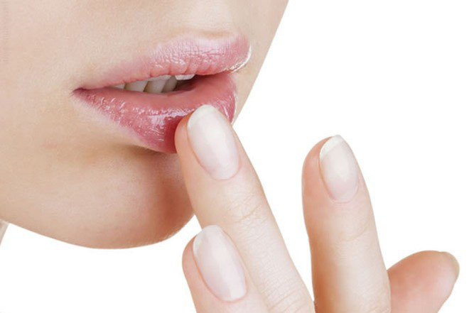 Chẳng cần ghen tị với con vì môi mẹ nay cũng có thể mềm xinh như bé - Ảnh 4. Chẳng cần ghen tị với con vì môi mẹ nay cũng có thể mềm xinh như bé - Ảnh 4.