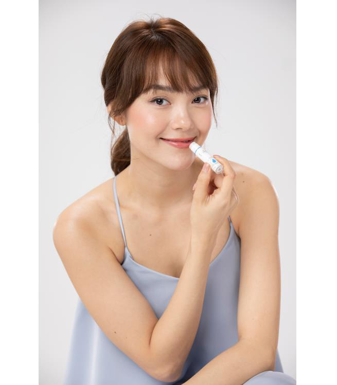 Chẳng cần ghen tị với con vì môi mẹ nay cũng có thể mềm xinh như bé - Ảnh 5. Chẳng cần ghen tị với con vì môi mẹ nay cũng có thể mềm xinh như bé - Ảnh 5.