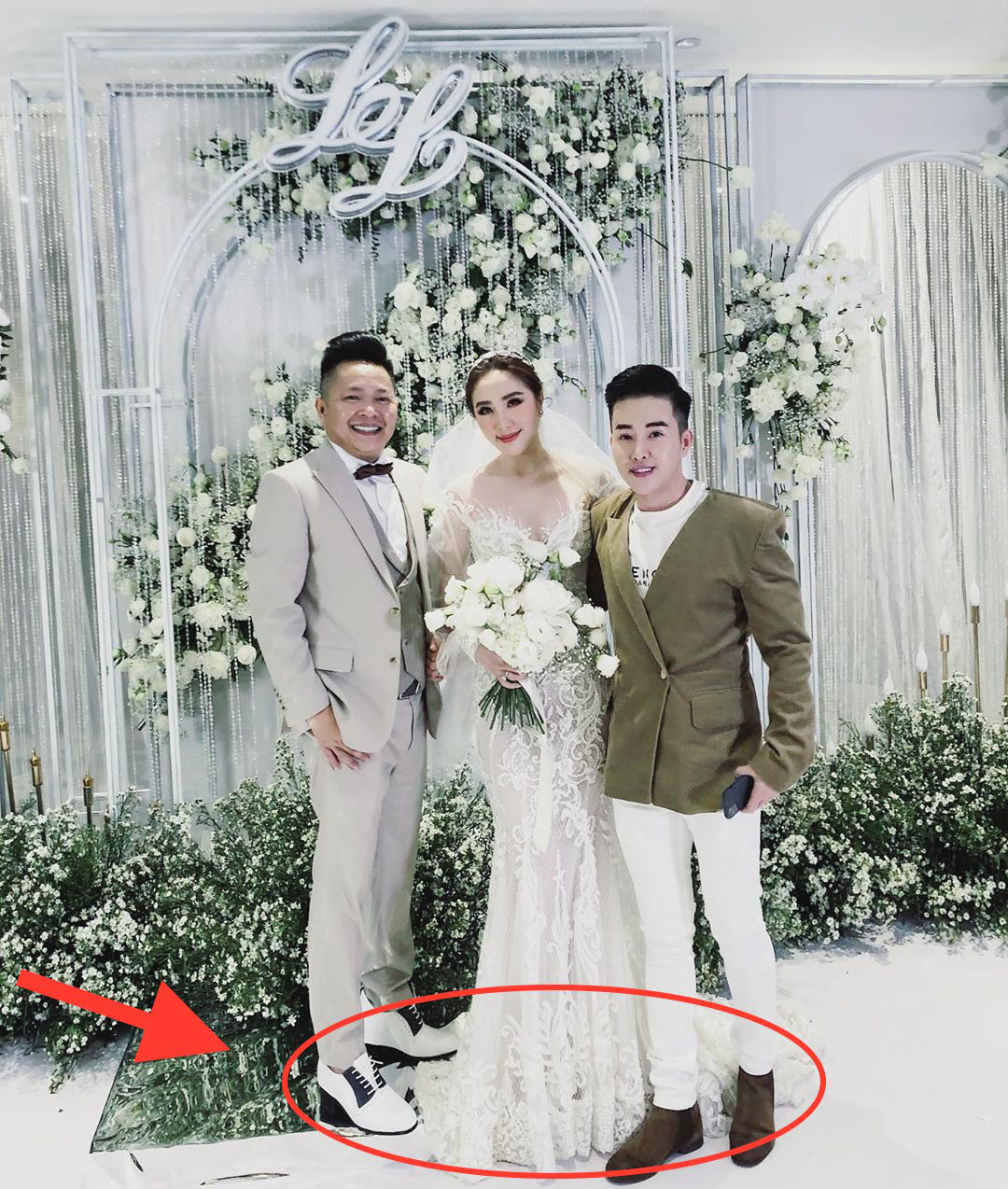 Đám cưới Phan Văn Đức gây sốc với váy cưới cả tỷ đồng nhưng cô dâu gặp sự  cố - 2sao