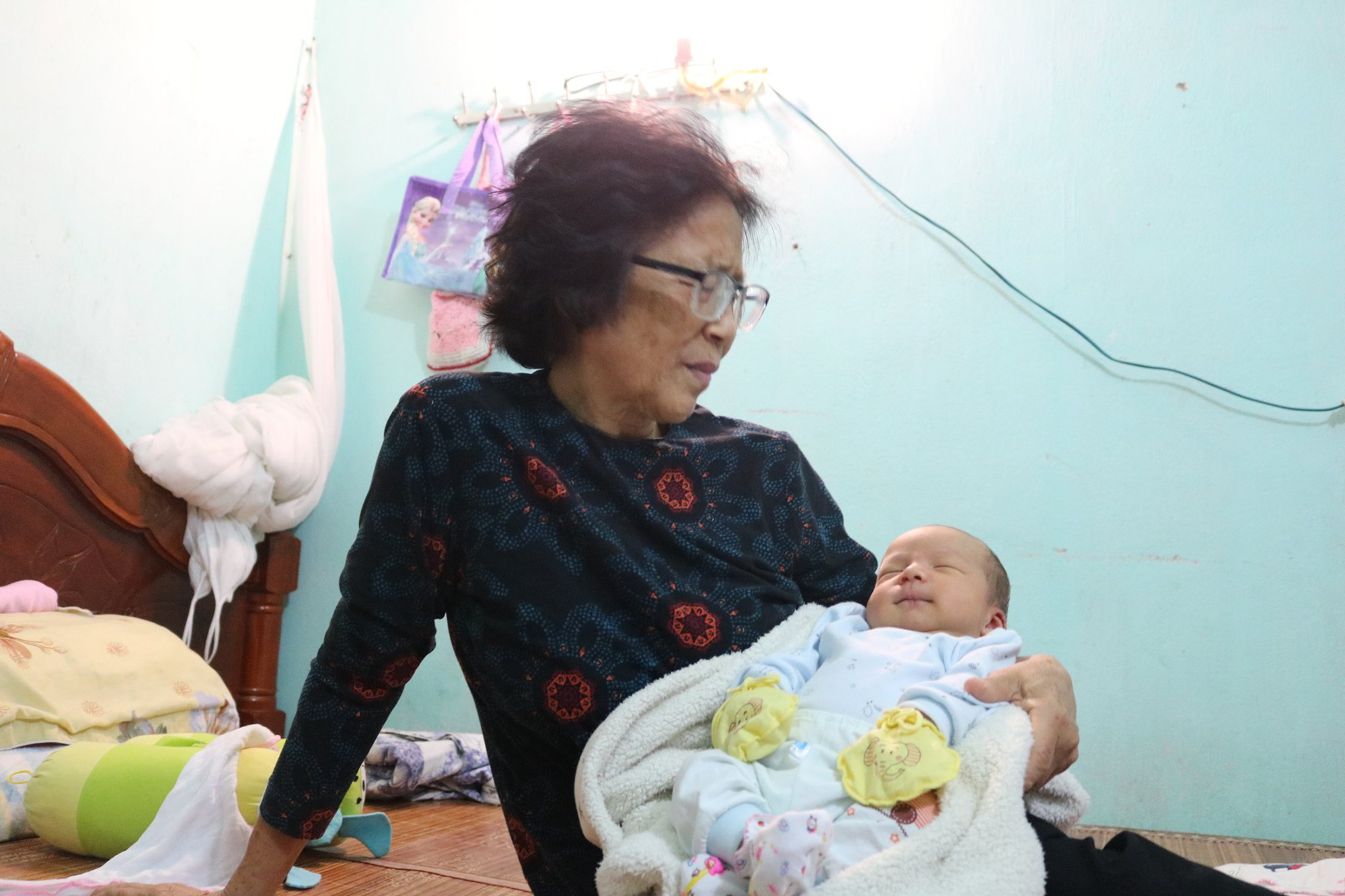 Vợ mất sau sinh, cựu VĐV Hải Phòng đăng đàn xin sữa mẹ nuôi con - Ảnh 3.