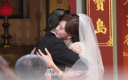 HOT: Lâm Chí Linh khóa môi ông xã kém tuổi trong ngày cưới, hạnh phúc khi chính thức bước vào cuộc sống hôn nhân - Ảnh 4.