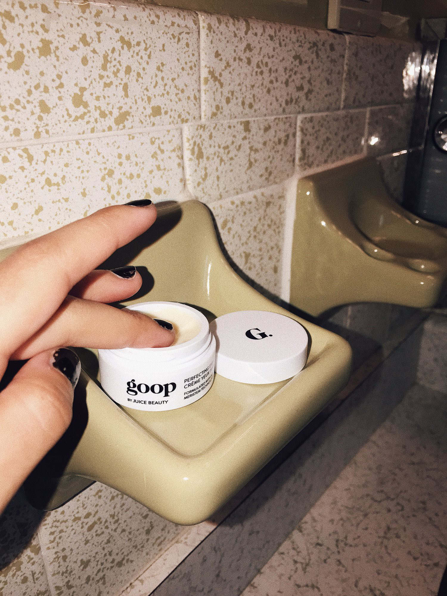 Không lo mắt nhăn cũng chẳng lo teo ví: Đã tìm ra bản dupe giá chỉ bằng 1/4 của 8 hũ kem mắt đình đám vài triệu đồng - Ảnh 9. Không lo mắt nhăn cũng chẳng lo teo ví: Đã tìm ra bản dupe giá chỉ bằng 1/4 của 8 hũ kem mắt đình đám vài triệu đồng - Ảnh 9.