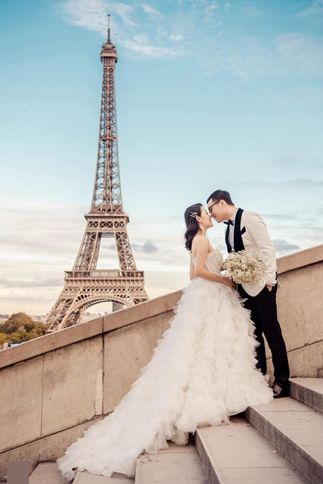 Hãy cùng chiêm ngưỡng bộ ảnh cưới đẹp tuyệt vời được chụp tại Paris - thành phố tình yêu. Các cảnh quan tuyệt đẹp của thành phố sẽ làm cho bức ảnh của bạn trở nên đặc biệt và ấn tượng hơn bao giờ hết.