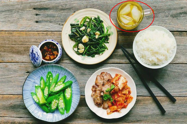 7 thói xấu trong bữa ăn khiến con người chết sớm hơn, điều số 2 các gia đình Việt biết hại nhưng không bỏ được - Ảnh 7.