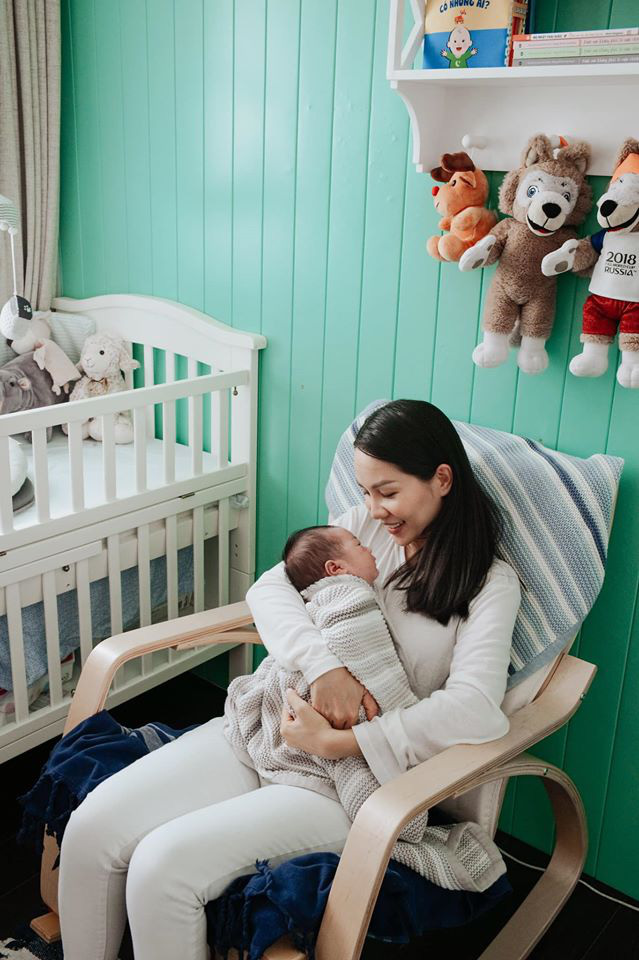 Sinh con lần 3, bà xã xinh đẹp của ca sĩ Hoàng Bách tiết lộ lý do chỉ cần kiêng cữ 2 tuần sau sinh - Ảnh 5. Sinh con lần 3, bà xã xinh đẹp của ca sĩ Hoàng Bách tiết lộ lý do chỉ cần kiêng cữ 2 tuần sau sinh - Ảnh 5.
