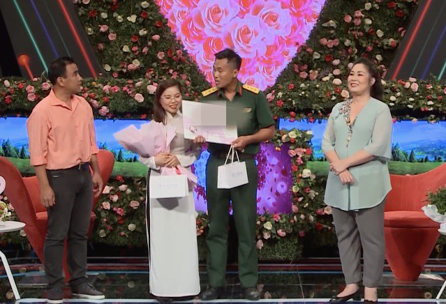 "Bạn muốn hẹn hò": "Bắt tay" cùng Quyền Linh làm bà mối, NSND Hồng Vân nhận được phản ứng bất ngờ từ khán giả - Ảnh 3. "Bạn muốn hẹn hò": "Bắt tay" cùng Quyền Linh làm bà mối, NSND Hồng Vân nhận được phản ứng bất ngờ từ khán giả - Ảnh 3.