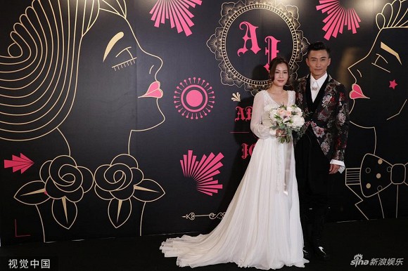 Xa Thi Mạn xuất hiện gợi cảm trong đám cưới &quot;trai hư TVB&quot; Trần Sơn Thông nhưng không ngờ lại sánh đôi cùng nhân vật này - Ảnh 2.
