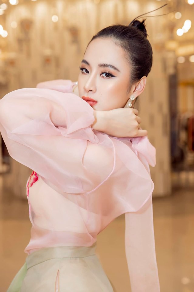 Đụng áo xuyên thấu: Angela Phương Trinh sexy, lúng liếng khác hẳn vẻ trong trẻo của đàn chị Phạm Quỳnh Anh - Ảnh 5.