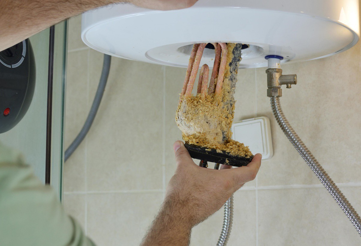 Bảo dưỡng b&igrave;nh nước n&oacute;ng miễn ph&iacute; c&ugrave;ng T&acirc;n &Aacute; Đại Th&agrave;nh - Ảnh 1.