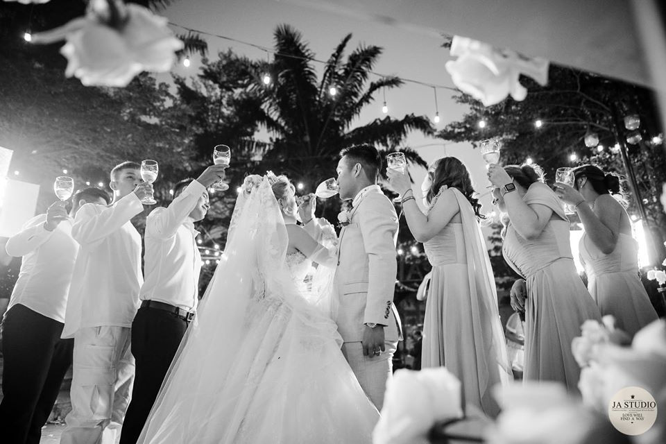 Cô dâu trong “đám cưới thế kỷ” tại Hà Nội với quan điểm thú vị: Đám cưới thành công là đám cưới mà tất cả mọi người đều cảm thấy hạnh phúc - Ảnh 8.