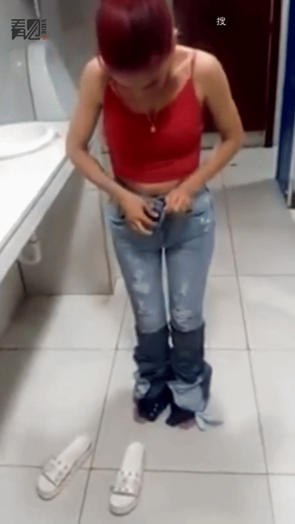 Đẳng cấp như nữ tặc ở Venezuela: Mặc hết 8 chiếc quần jean vừa trộm được rồi tìm cách trốn khỏi trung tâm thương mại  - Ảnh 2.