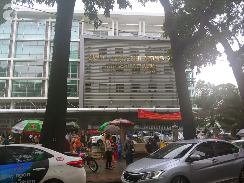 TP. HCM: Giận mẹ kiểm tra điện thoại, bé gái 13 tuổi nhảy từ lầu 8 chung cư xuống đất - Ảnh 1. TP. HCM: Giận mẹ kiểm tra điện thoại, bé gái 13 tuổi nhảy từ lầu 8 chung cư xuống đất - Ảnh 1.