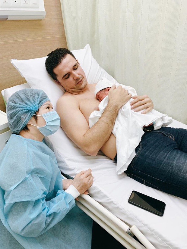 MC Phương Mai chính thức hạ sinh con trai đầu lòng cho ông xã ngoại quốc - Ảnh 2.