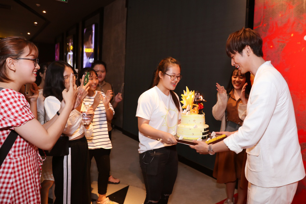 Mai Phương tái xuất với vai diễn lấy nước mắt trong web drama mới của Tuấn Trần - Ảnh 12. Mai Phương tái xuất với vai diễn lấy nước mắt trong web drama mới của Tuấn Trần - Ảnh 12.