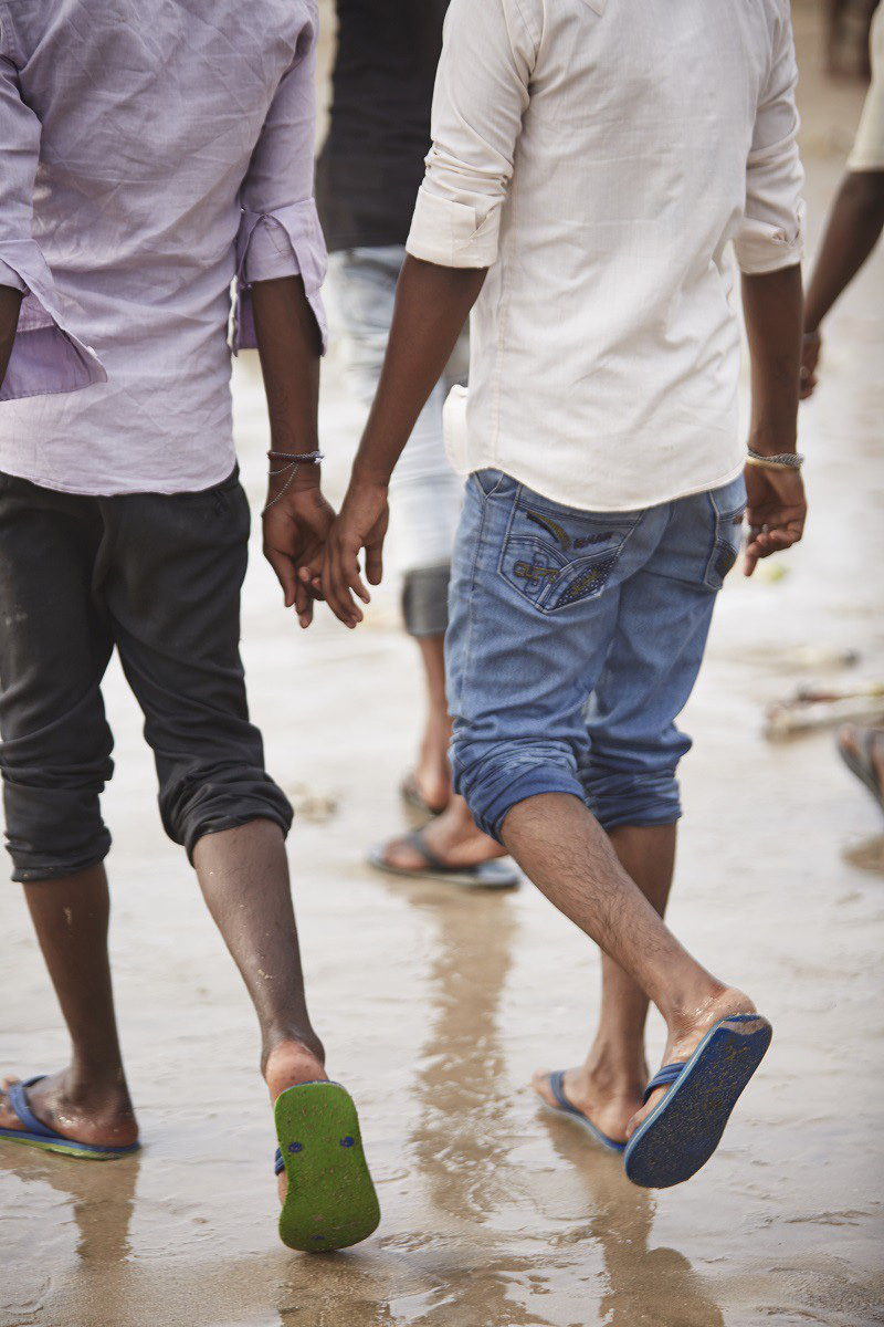 Nắm tay nhau mỗi khi ra đường: Nét văn hóa kỳ lạ nhưng thú vị giữa những anh đàn ông Ấn Độ - Ảnh 13.