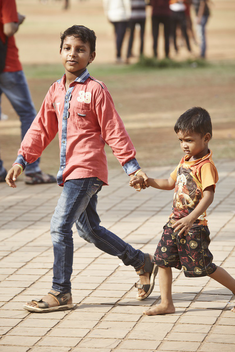 Nắm tay nhau mỗi khi ra đường: Nét văn hóa kỳ lạ nhưng thú vị giữa những anh đàn ông Ấn Độ - Ảnh 15.