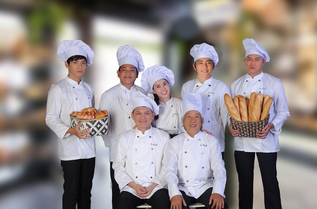 &quot;Vua bánh mì&quot;: Lộ ảnh Cao Minh Đạt gào thét bên &quot;vợ mới&quot; Thân Thúy Hà, Trương Minh Quốc Thái cũng có mặt  - Ảnh 9.