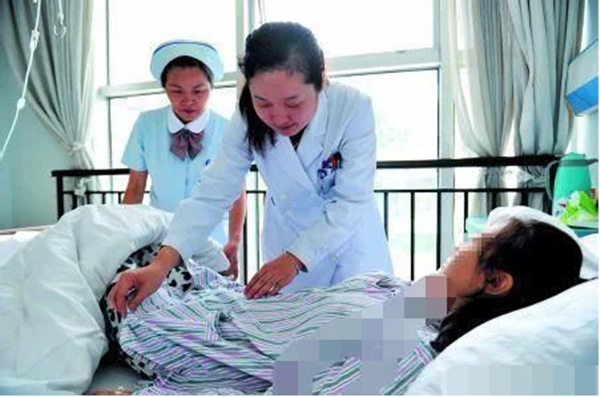 Bé gái 14 tuổi liên tục nôn mửa, vừa làm xong 1 xét nghiệm nhỏ bác sĩ đã vội hét lên: Báo cảnh sát gấp - Ảnh 1. Bé gái 14 tuổi liên tục nôn mửa, vừa làm xong 1 xét nghiệm nhỏ bác sĩ đã vội hét lên: Báo cảnh sát gấp - Ảnh 1.