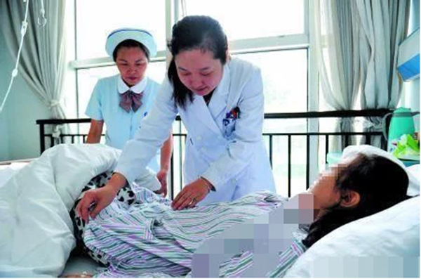 Bé gái 14 tuổi liên tục nôn mửa, vừa làm xong 1 xét nghiệm nhỏ bác sĩ đã vội hét lên: Báo cảnh sát gấp - Ảnh 1.