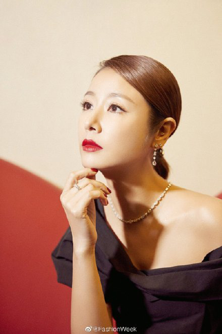 Netizen sốc với hình ảnh khác một trời một vực của Lâm Tâm Như so với những hình ảnh được chăm chút trước đó - Ảnh 2. Netizen sốc với hình ảnh khác một trời một vực của Lâm Tâm Như so với những hình ảnh được chăm chút trước đó - Ảnh 2.