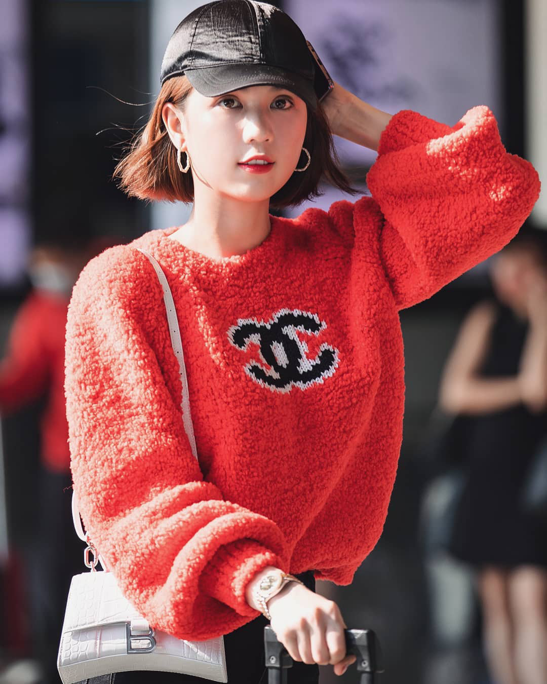 Giàu có nhất nhì Vbiz Minh Hằng lại bị nghi ngờ diện hàng nhái mẫu áo  Chanel hot hit của Jennie Chi Pu và Ngọc Trinh
