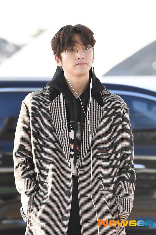 Trai đẹp Ji Chang Wook cuối cùng cũng lộ diện, dẫn đầu đoàn sao Hàn đến Việt Nam hôm nay - Ảnh 2. Trai đẹp Ji Chang Wook cuối cùng cũng lộ diện, dẫn đầu đoàn sao Hàn đến Việt Nam hôm nay - Ảnh 2.