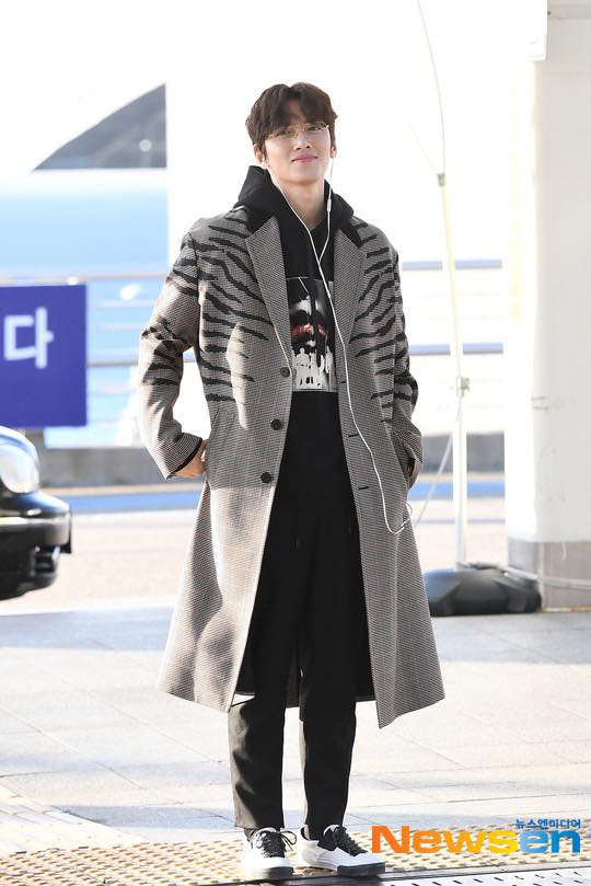 Trai đẹp Ji Chang Wook cuối cùng cũng lộ diện, dẫn đầu đoàn sao Hàn đến Việt Nam hôm nay - Ảnh 9. Trai đẹp Ji Chang Wook cuối cùng cũng lộ diện, dẫn đầu đoàn sao Hàn đến Việt Nam hôm nay - Ảnh 9.
