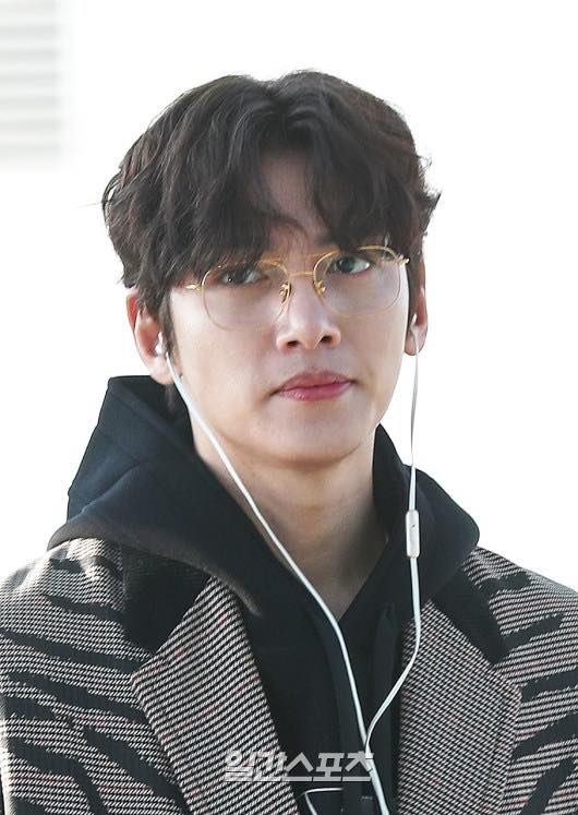 Trai đẹp Ji Chang Wook cuối cùng cũng lộ diện, dẫn đầu đoàn sao Hàn đến Việt Nam hôm nay - Ảnh 8. Trai đẹp Ji Chang Wook cuối cùng cũng lộ diện, dẫn đầu đoàn sao Hàn đến Việt Nam hôm nay - Ảnh 8.
