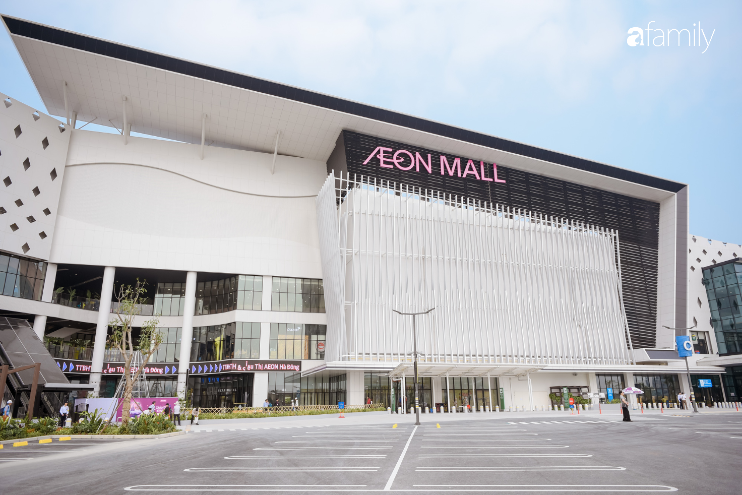 Khu Siêu Thị Của Aeon Mall Hà Đông Chính Thức Khai Trương, Người Dân Tìm  Đến Gian Hàng Bán Đồ Ăn Là Chủ Yếu