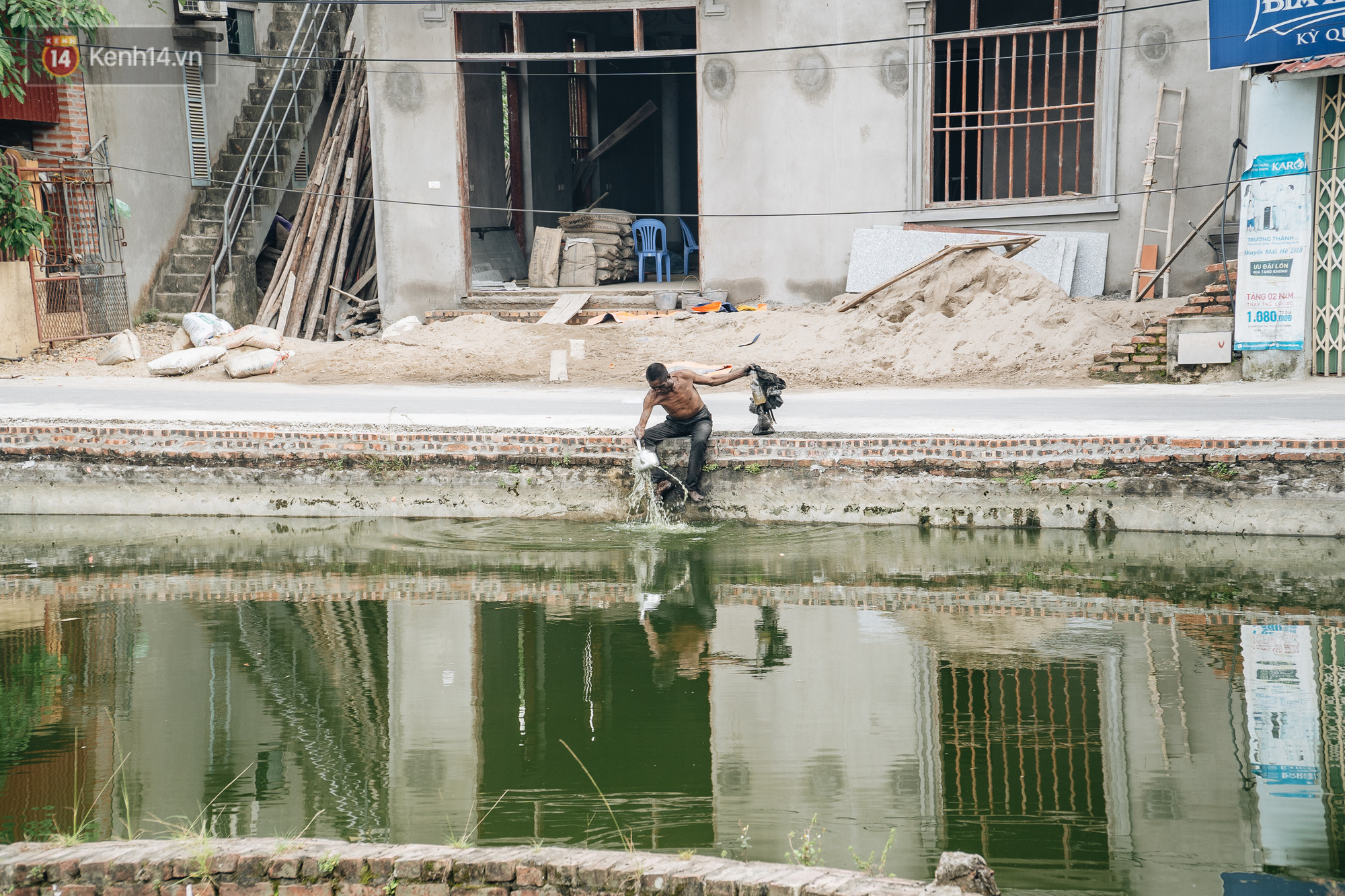 Cuộc sống kỳ lạ của người đàn ông có biệt danh người ma: Toàn thân đen xì, chuyên ăn xác động vật thối ở Bắc Ninh - Ảnh 8.