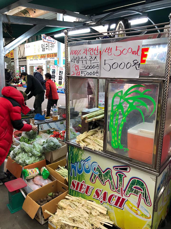 Món ăn đường phố ''Xôi lạc - bánh khúc đây'' bất ngờ xuất hiện ở Hàn Quốc với giá 59k/suất - Ảnh 2.