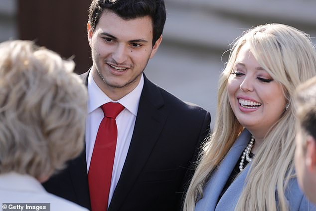 Tiffany Trump khiến nhiều người hốt hoảng vì ngoại hình xuống cấp không phanh, khác một trời một vực với em trai đẹp như tạc tượng - Ảnh 2.