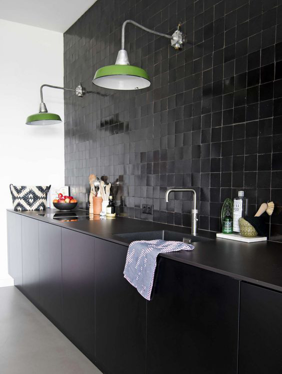 Những ý tưởng trang trí nhà bếp màu đen siêu ấn tượng - Ảnh 4.